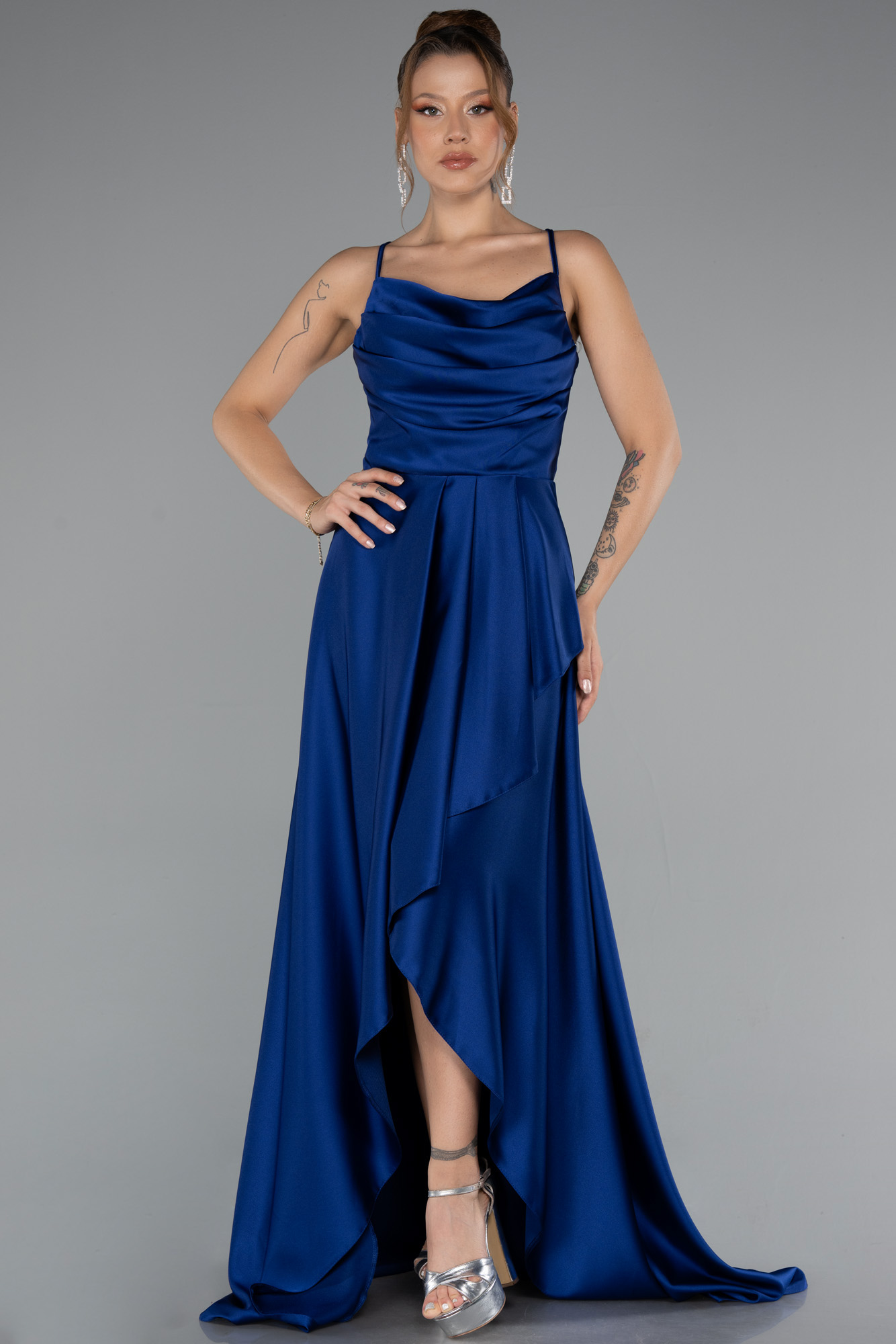 Parlement Bacak Dekolteli Uzun Saten Mezuniyet Elbisesi ABU5184