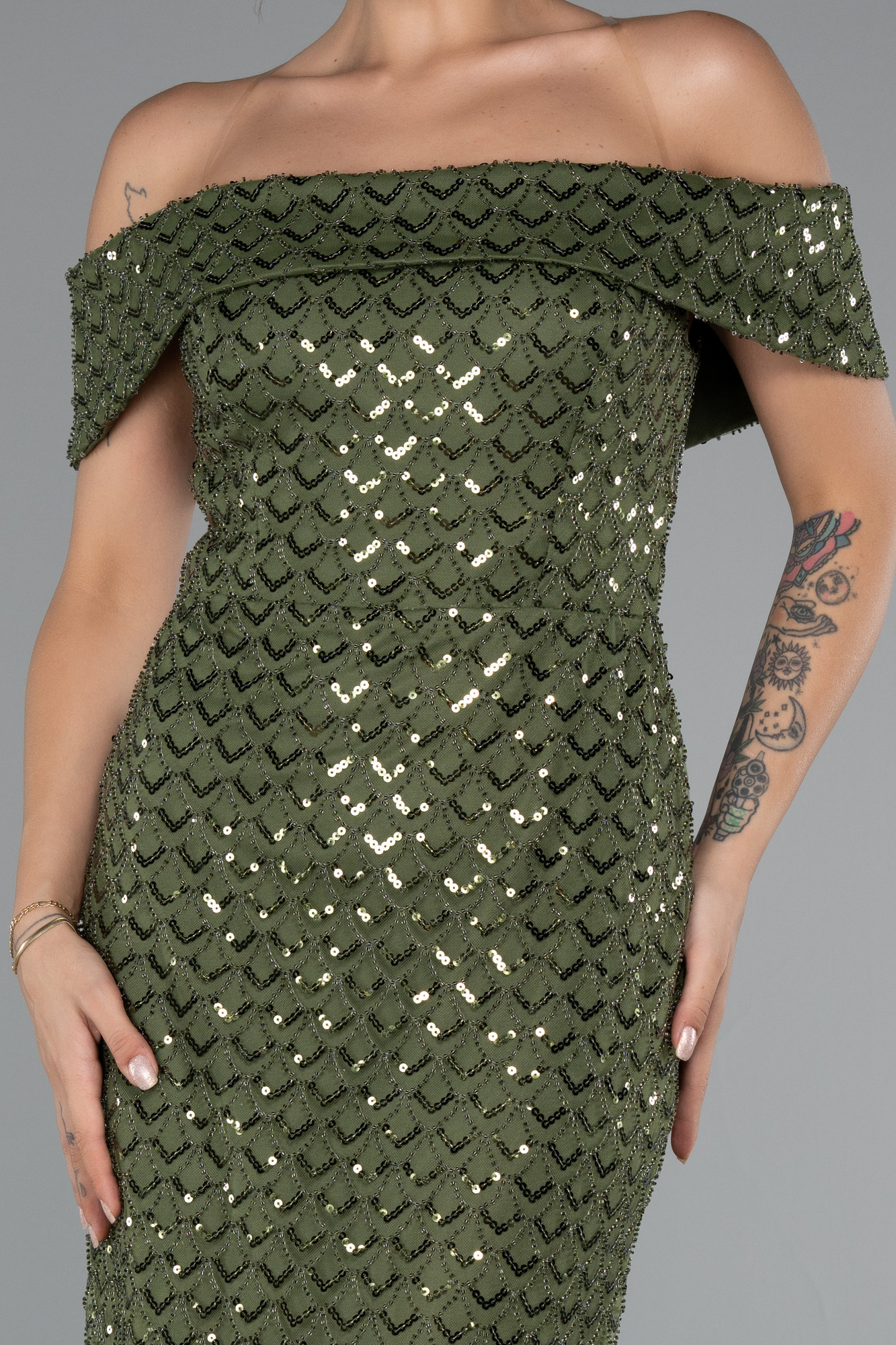 Haki Kayık Yaka Boncuklu Uzun Abiye Elbise ABU5186 - Görsel 3