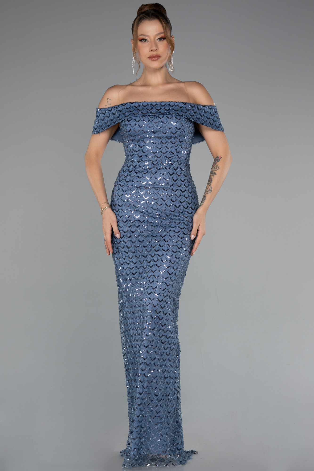 İndigo Kayık Yaka Boncuklu Uzun Abiye Elbise ABU5186