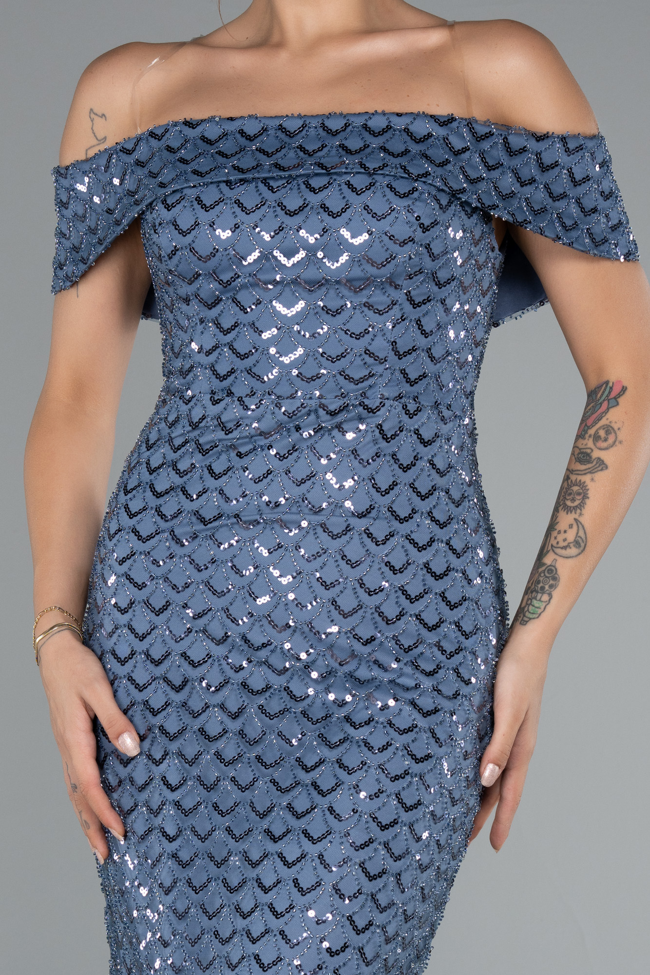 İndigo Kayık Yaka Boncuklu Uzun Abiye Elbise ABU5186 - Görsel 3