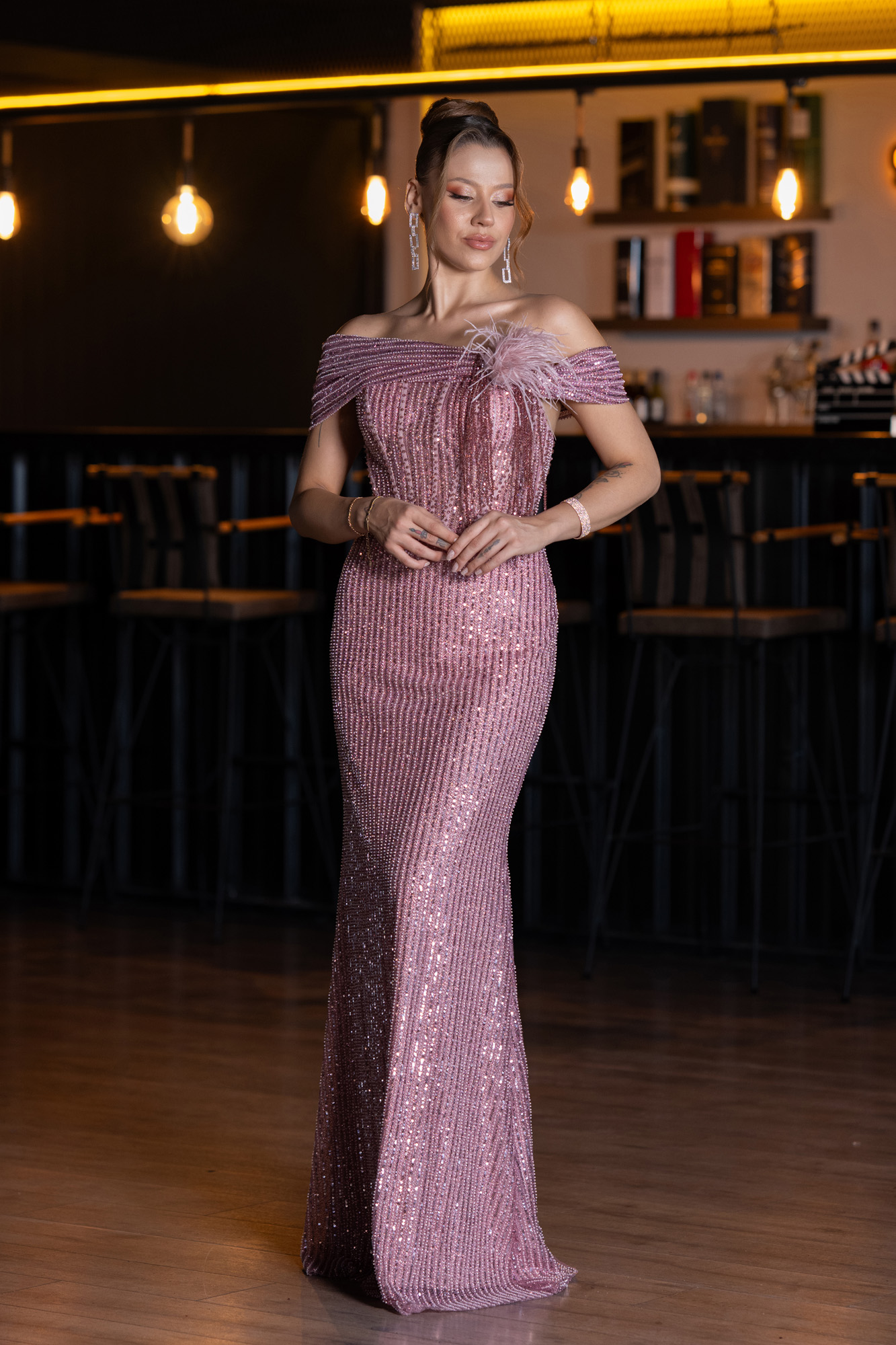 Pudra Kayık Yaka Taşlı Uzun Özel Tasarım Abiye ABU5183