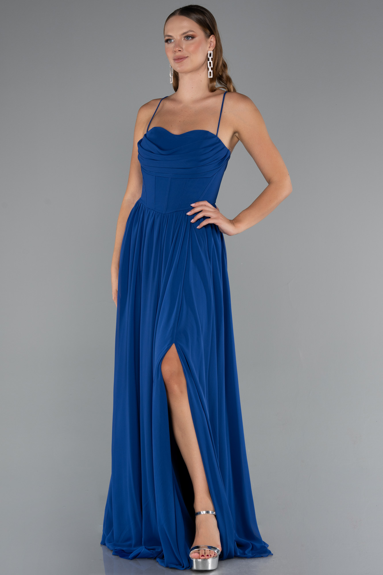 Saks Mavi Sırt Ve Bacak Dekolteli Uzun Şifon Abiye ABU5223