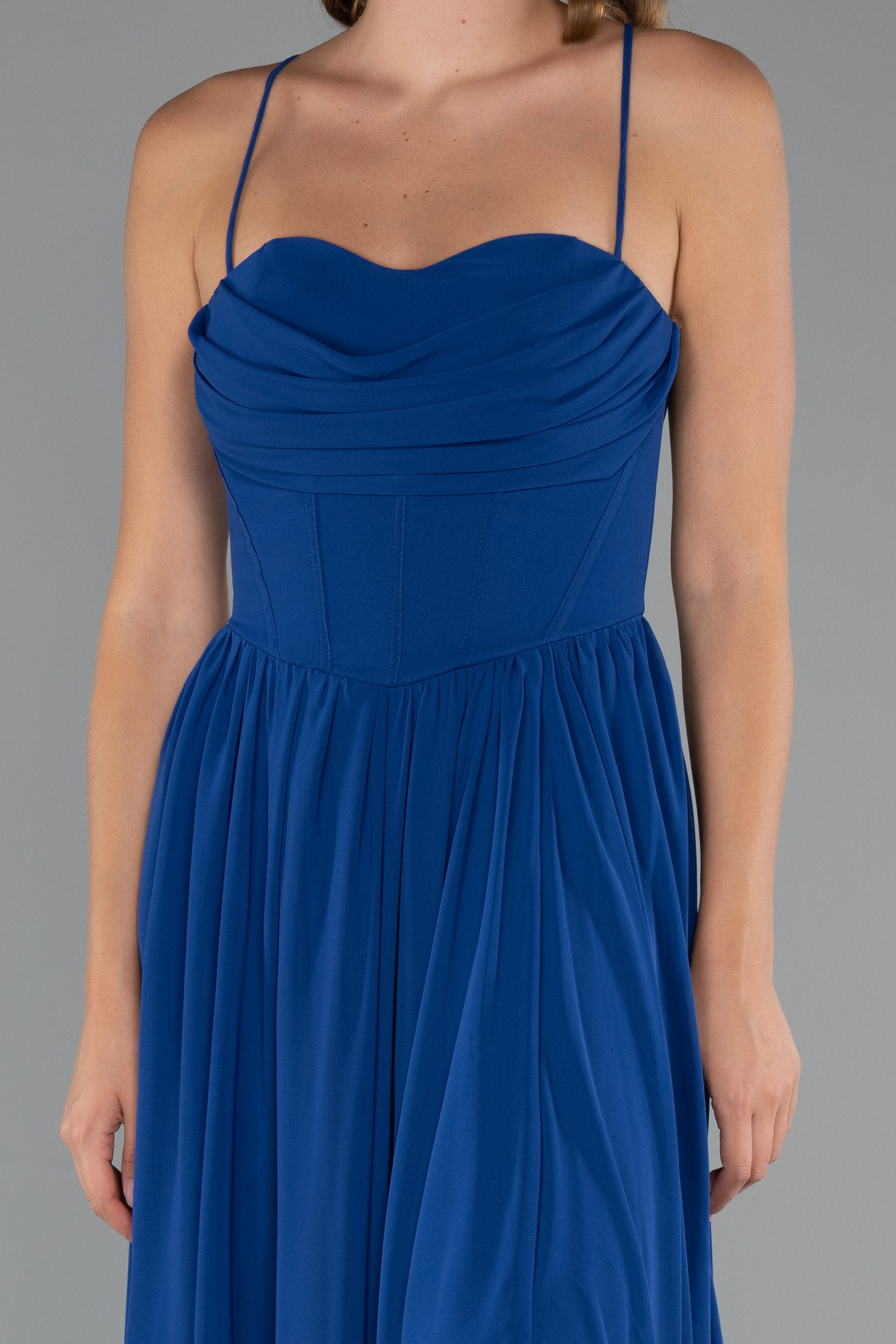 Saks Mavi Sırt Ve Bacak Dekolteli Uzun Şifon Abiye ABU5223 - Görsel 3