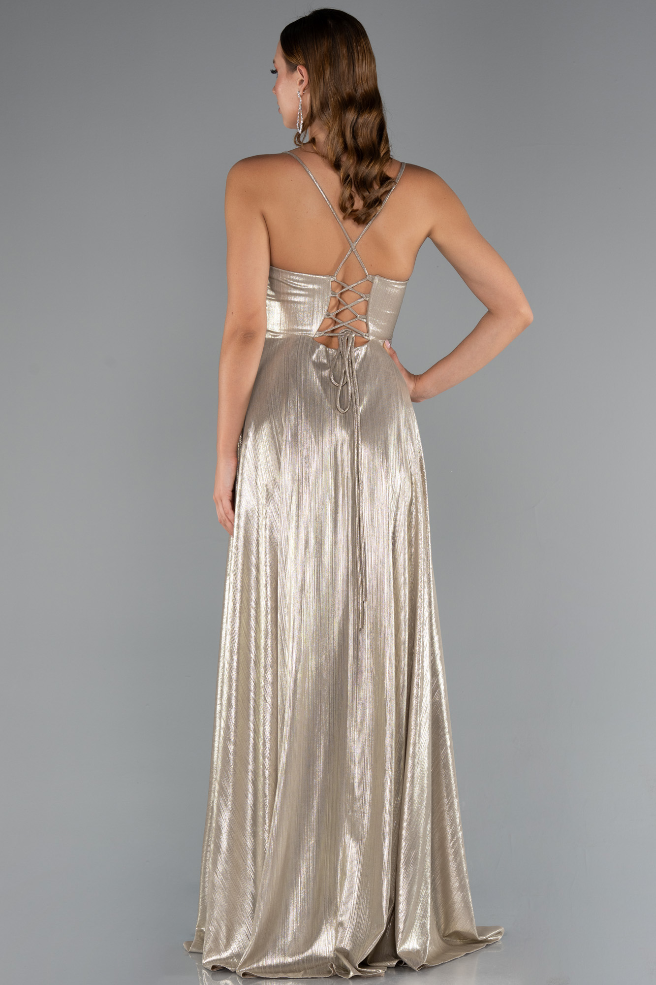 Gold Bacak Ve Sırt Dekolteli Parlak Kumaş Uzun Abiye ABU4996 - Görsel 2