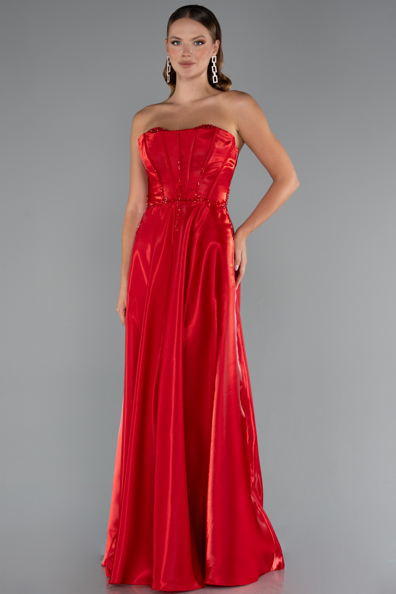 Kırmızı Taşlı Straplez Yaka Uzun Tafta Abiye ABU5228