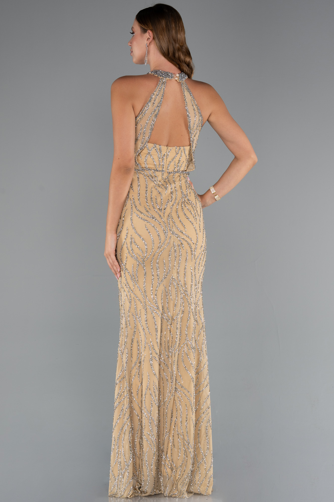 Gold Halter Yaka Bacak Dekolteli Uzun Simli Abiye ABU5213 - Görsel 2