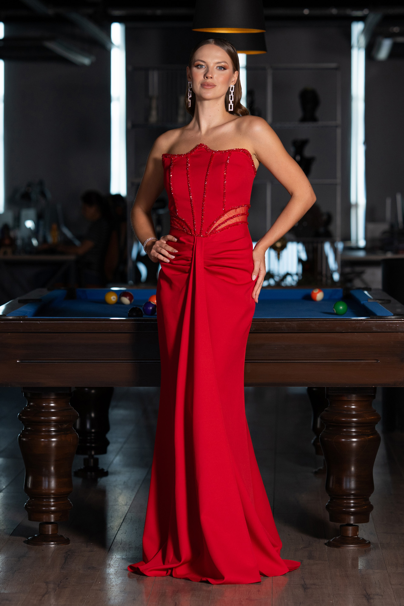 Kırmızı Taş İşlemeli Straplez Uzun Abiye Elbise ABU5227