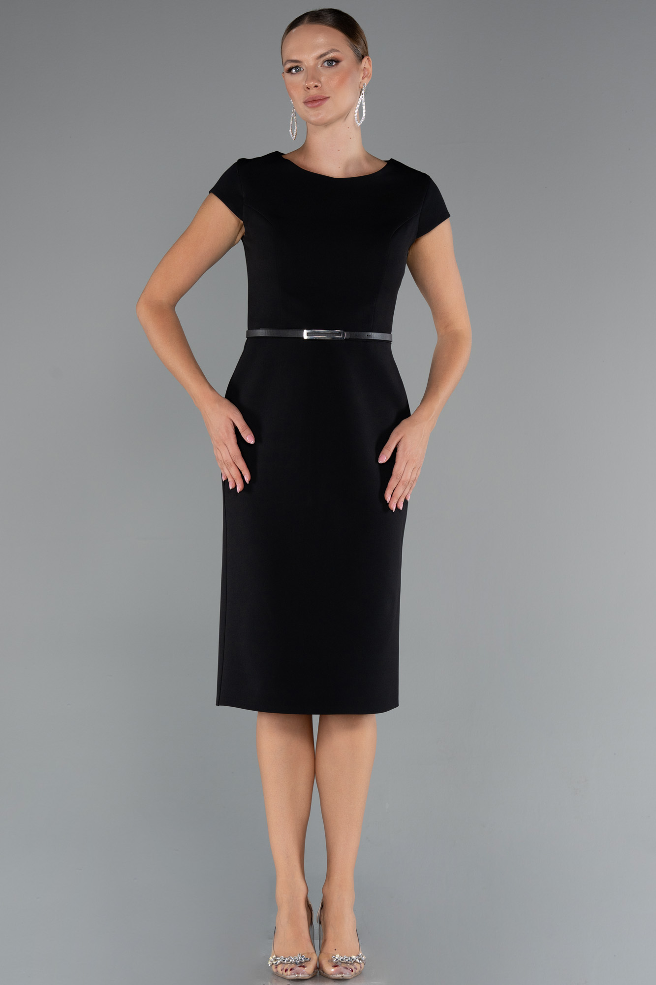 Siyah Kısa Kol Kemerli Midi Davet Elbisesi ABK2428