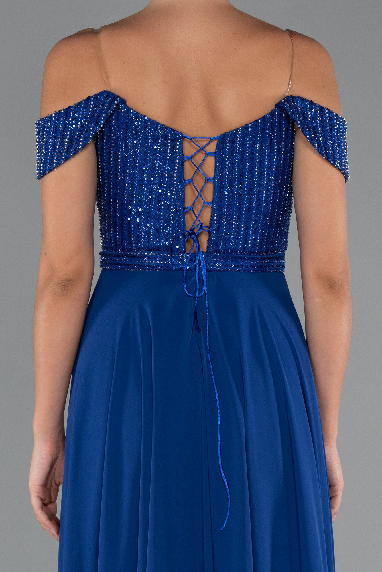 Saks Mavi Pullu Kayık Yaka Uzun Şifon Abiye Elbise ABU5225 - Görsel 4