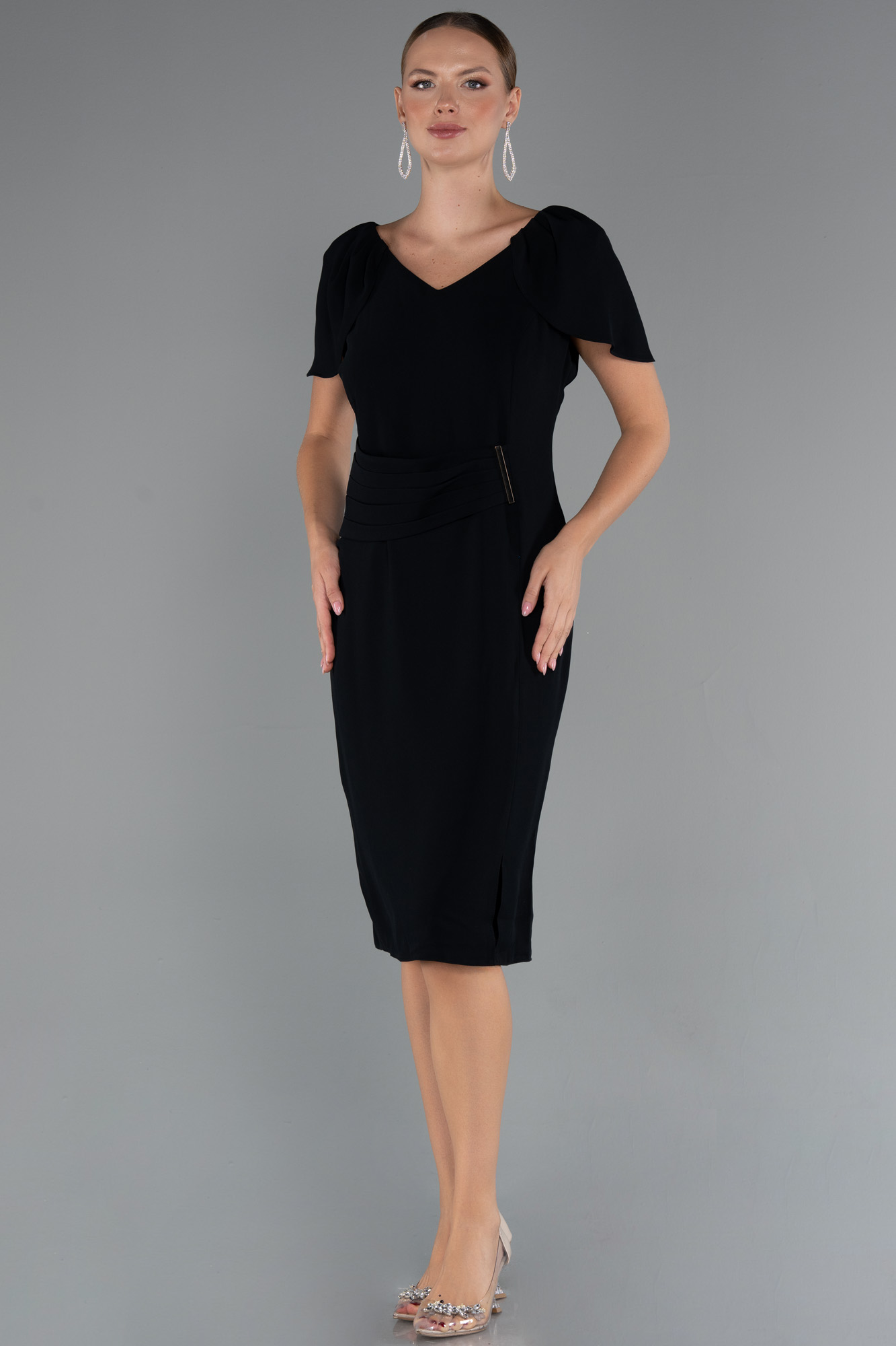 Siyah Kısa Kol V Yaka Midi Büyük Beden Davet Elbisesi ABK2432