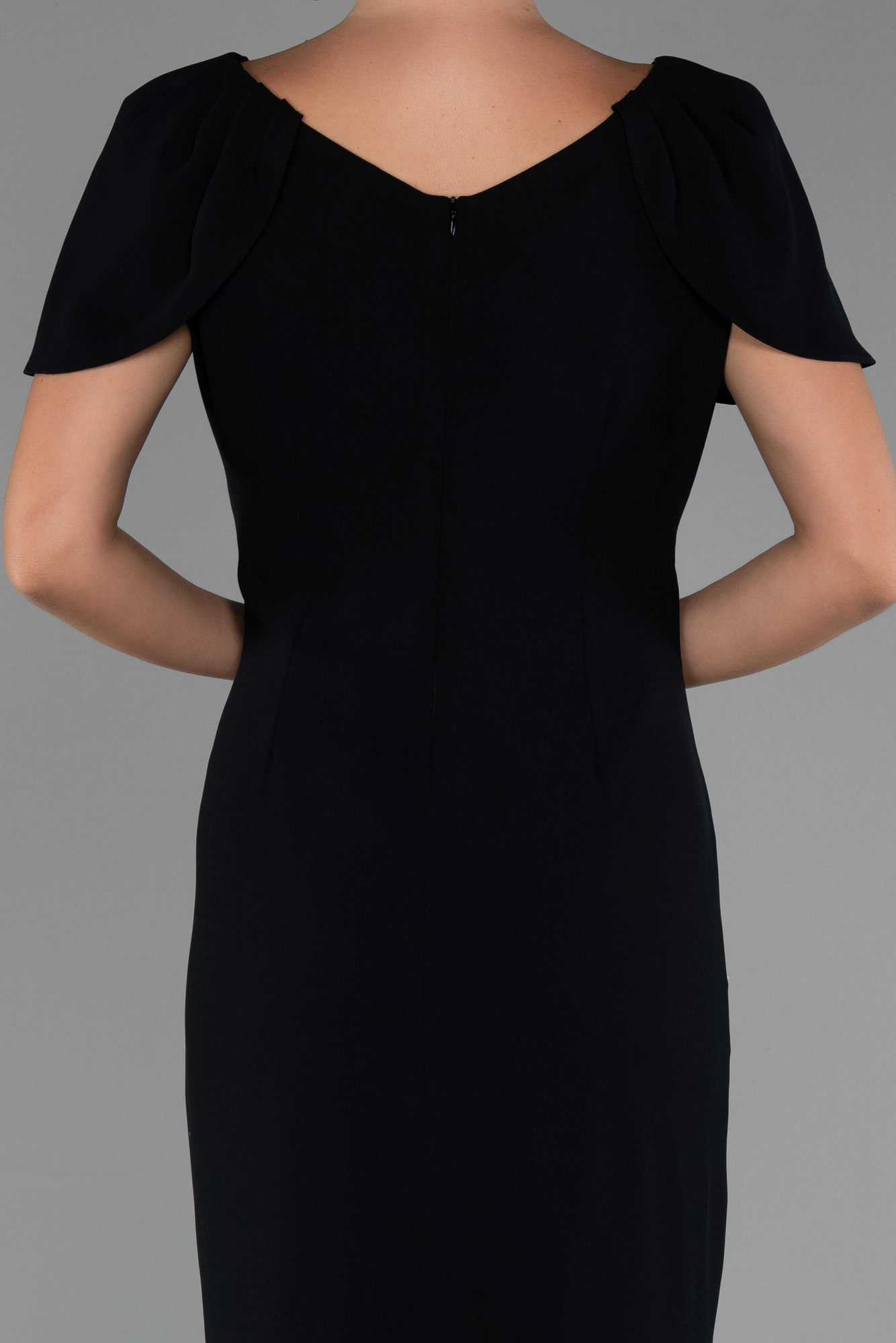 Siyah Kısa Kol V Yaka Midi Büyük Beden Davet Elbisesi ABK2432 - Görsel 4