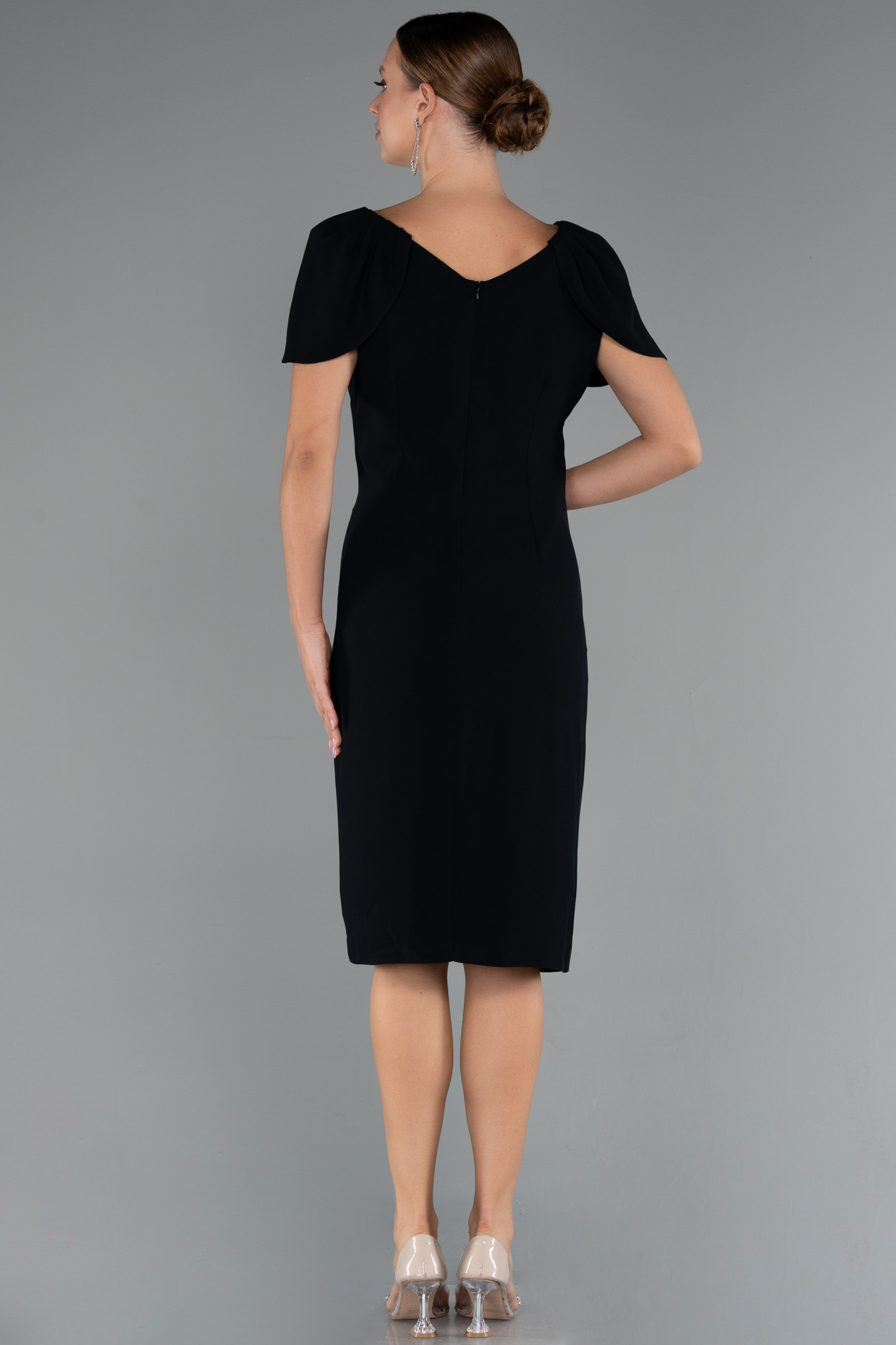 Siyah Kısa Kol V Yaka Midi Büyük Beden Davet Elbisesi ABK2432 - Görsel 2
