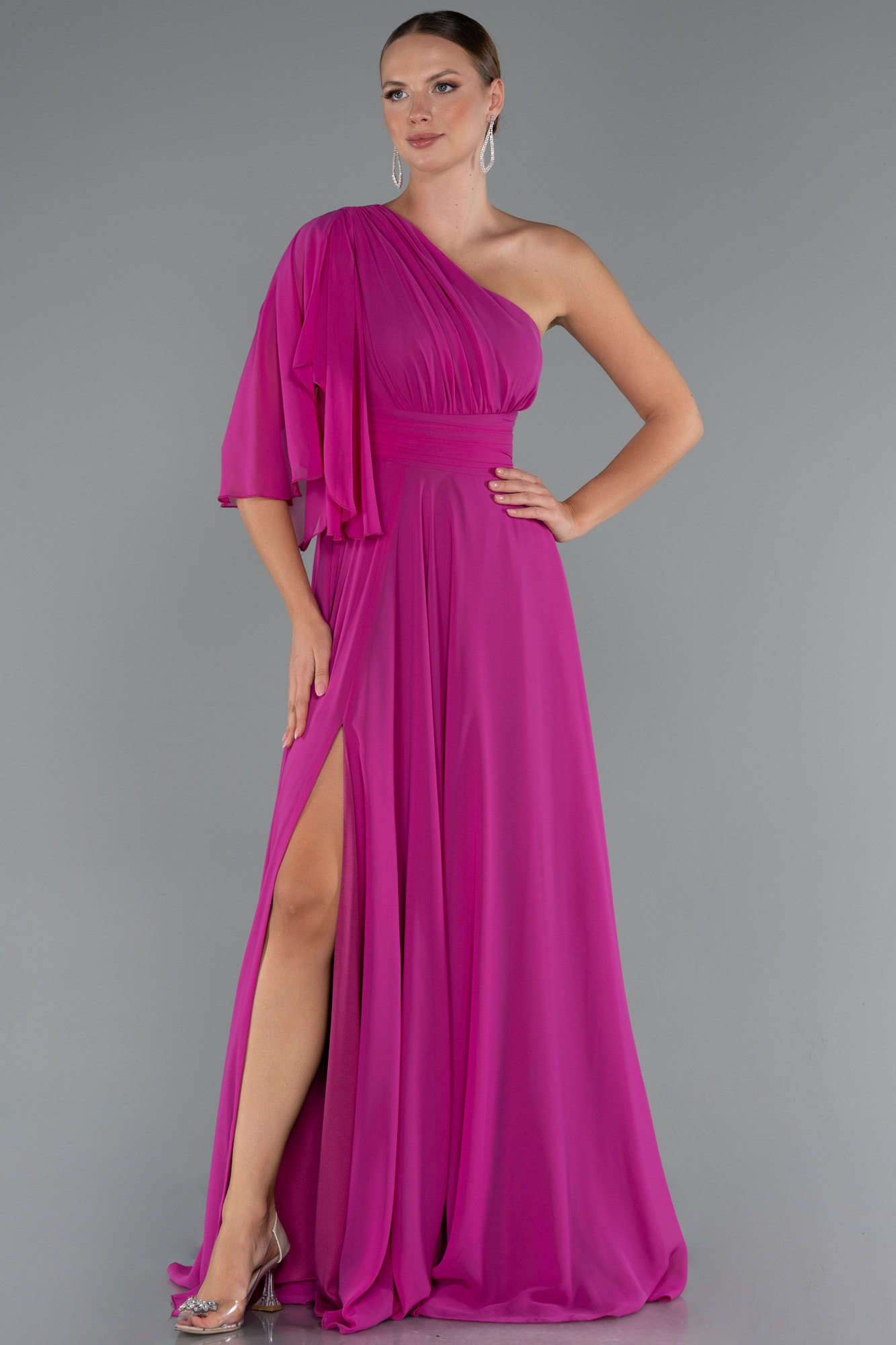 Fuşya Asimetrik Tek Kol Yırtmaçlı Uzun Şifon Abiye ABU5259