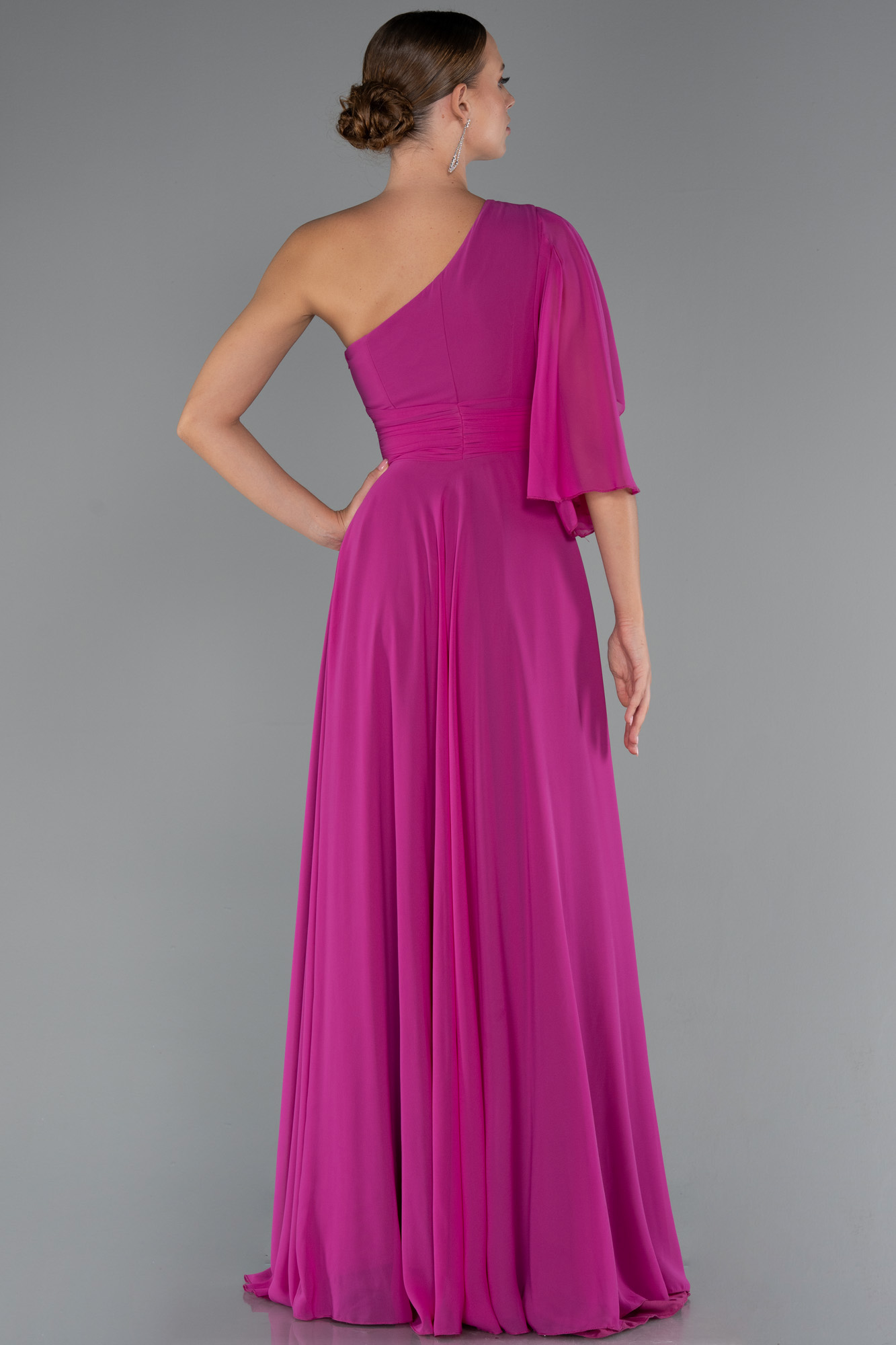 Fuşya Asimetrik Tek Kol Yırtmaçlı Uzun Şifon Abiye ABU5259 - Görsel 2