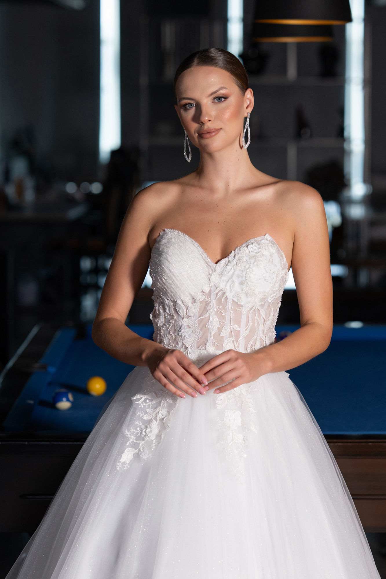 Ekru Straplez Çiçek Aplikeli Uzun Prenses Gelinlik ABG154