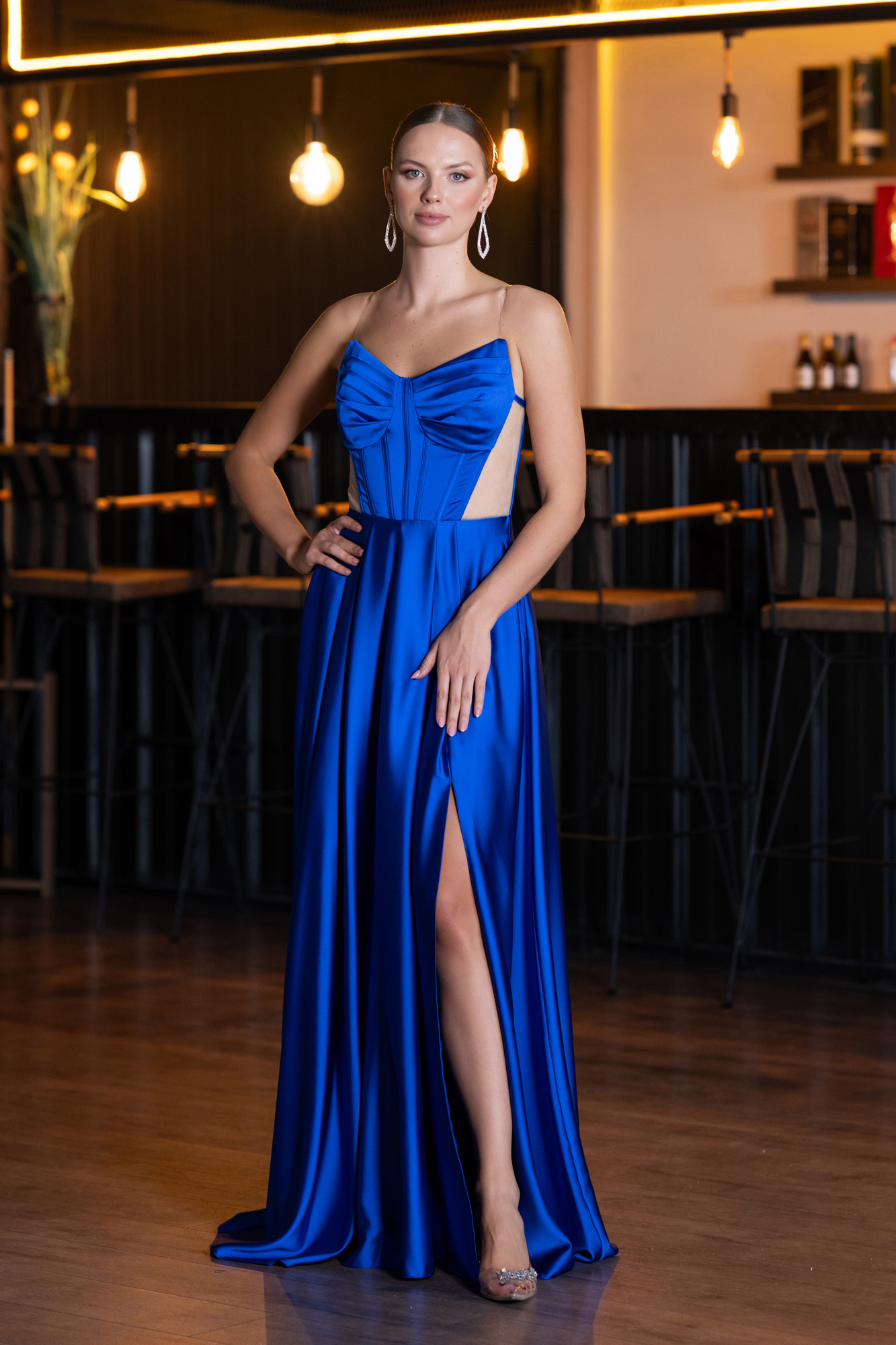 Saks Mavi Straplez Yırtmaçlı Cut Out Uzun Saten Abiye ABU5246