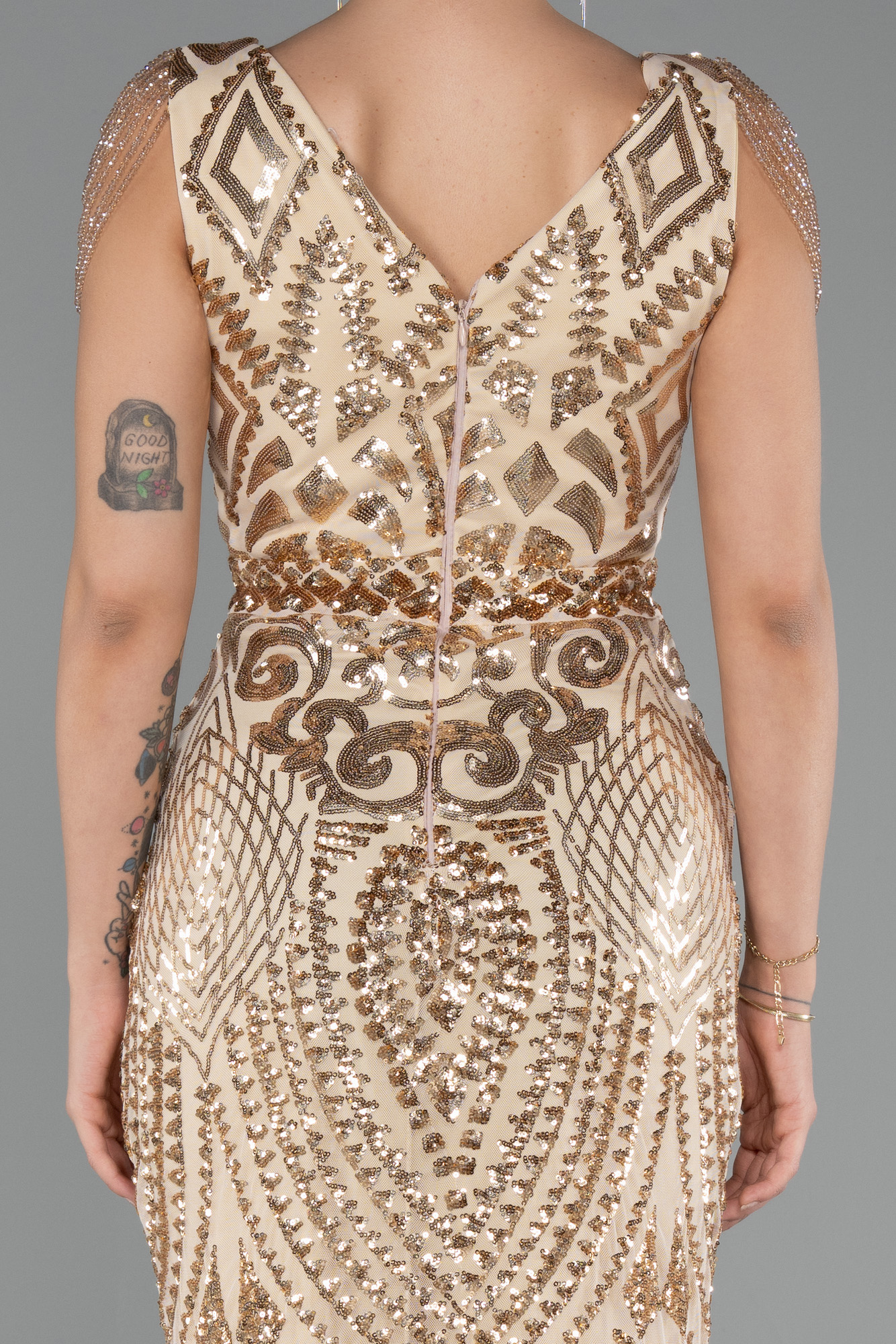 Gold V Yaka Uzun Pullu Balık Abiye ABU3842 - Görsel 4