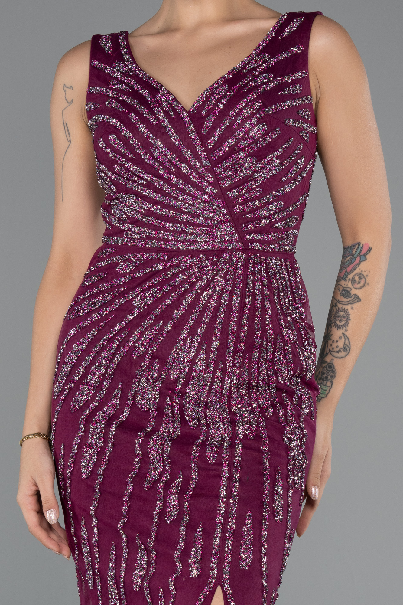 Mürdüm Kolsuz V Yaka Yırtmaçlı Uzun Taşlı Balık Abiye ABU4714 - Görsel 3