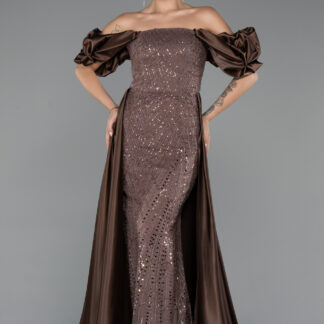 Kahve Kayık Yaka Saten Kuyruklu Uzun Boncuklu Abiye ABU5154