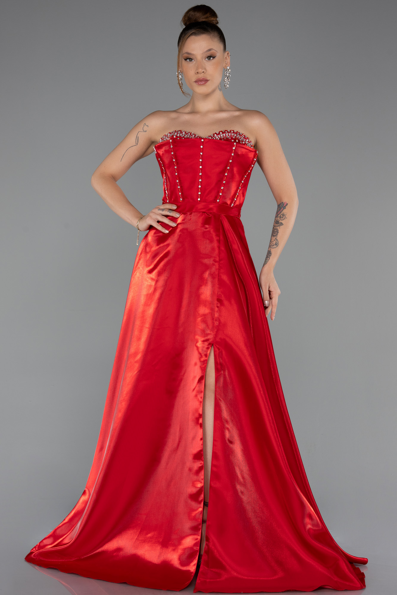 Siyah Taşlı Straplez Yaka Yırtmaçlı Uzun Saten Abiye ABU5264 - Görsel 5