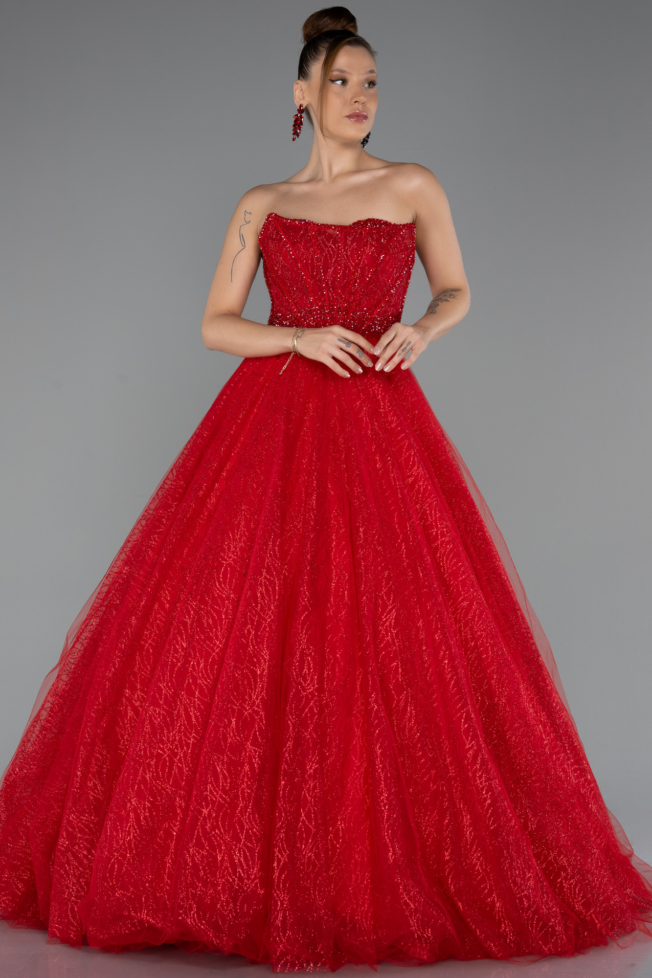 Kırmızı Taşlı Straplez Balenli Uzun Simli Nişan Elbisesi ABU5265