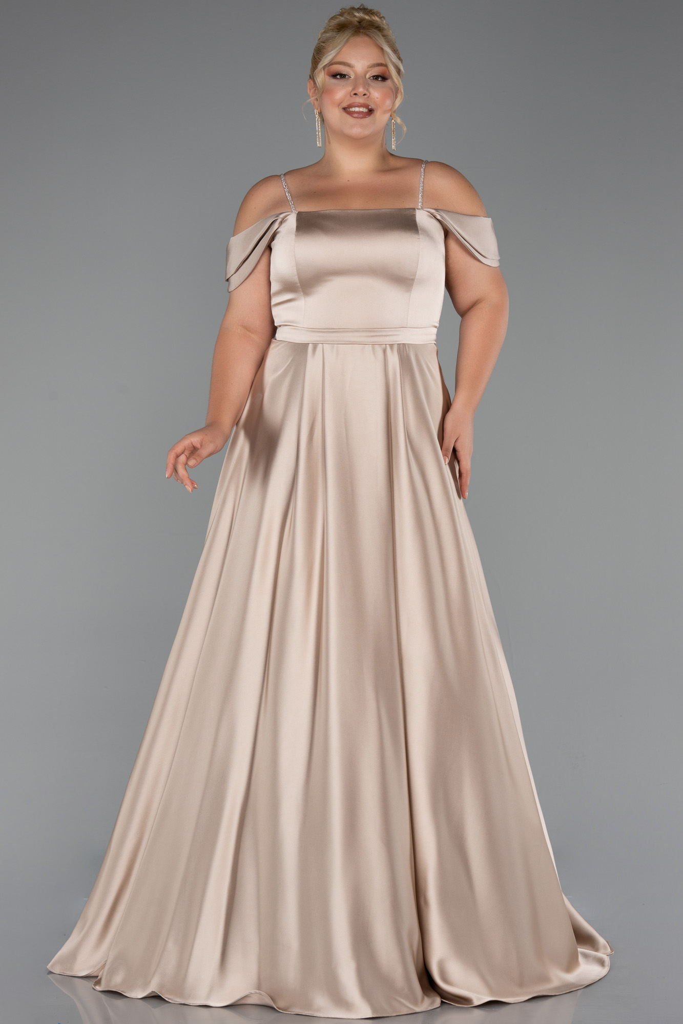 Siyah Askılı Omuz Dekolteli Uzun Saten Büyük Beden Abiye ABU5251 - Görsel 5