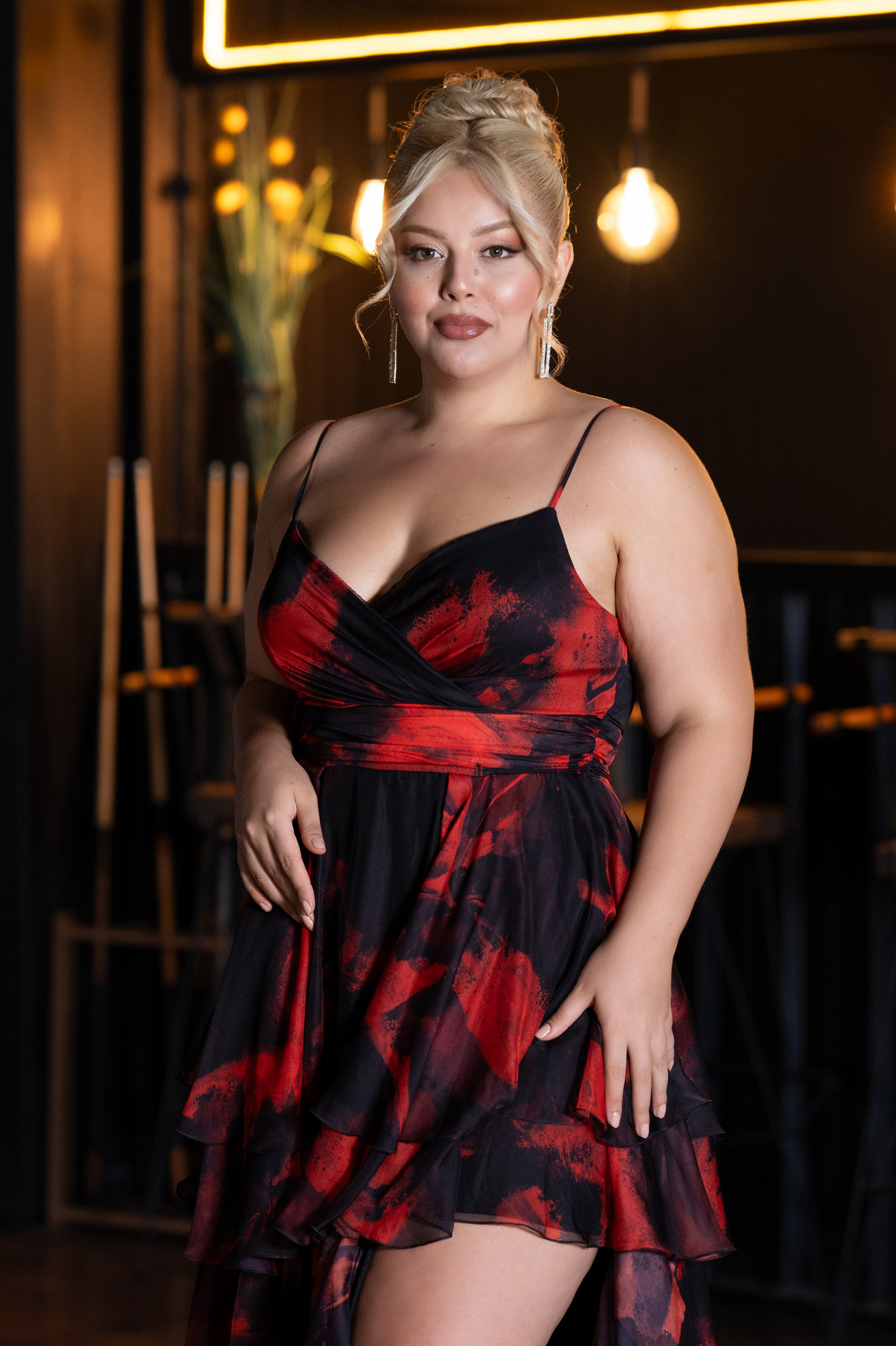 Kırmızı Bacak Dekolteli Uzun Desenli Büyük Beden Abiye ABU5267