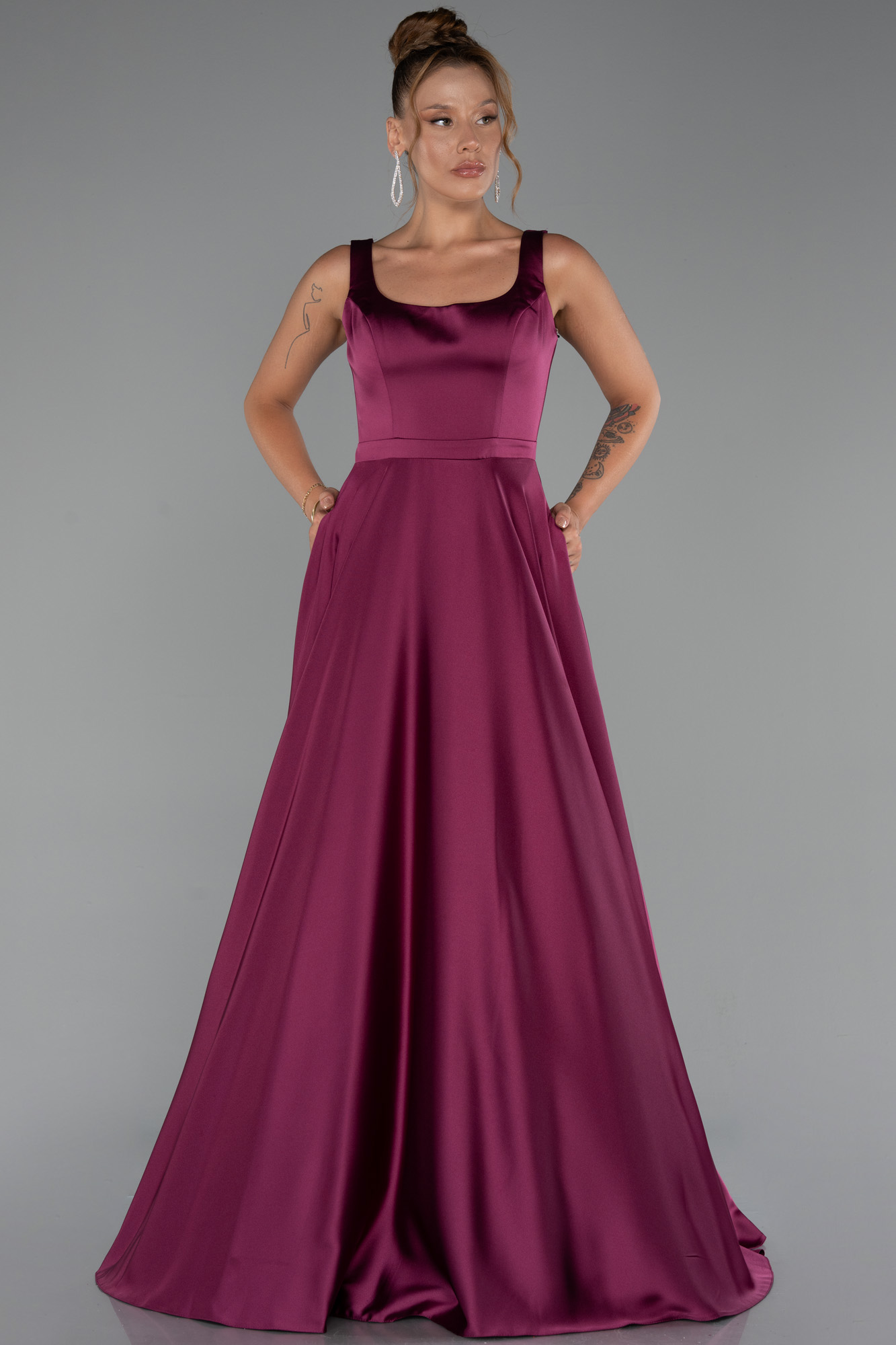 Mürdüm Kolsuz Uzun Saten Abiye Elbise ABU5136