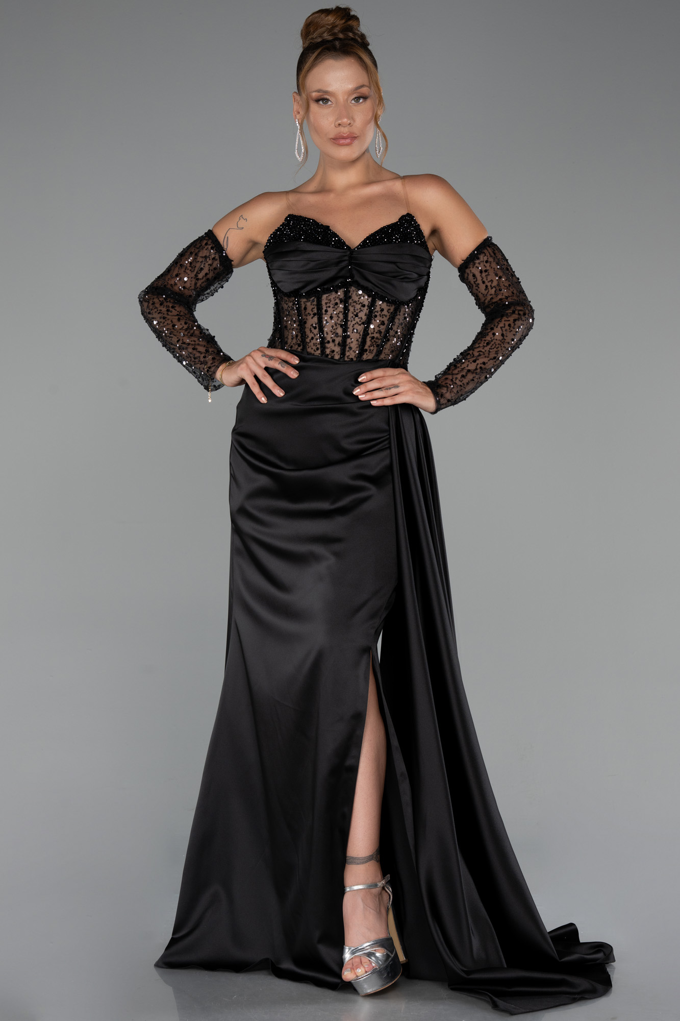 Siyah Taşlı Straplez Yaka Yırtmaçlı Uzun Saten Abiye ABU5288