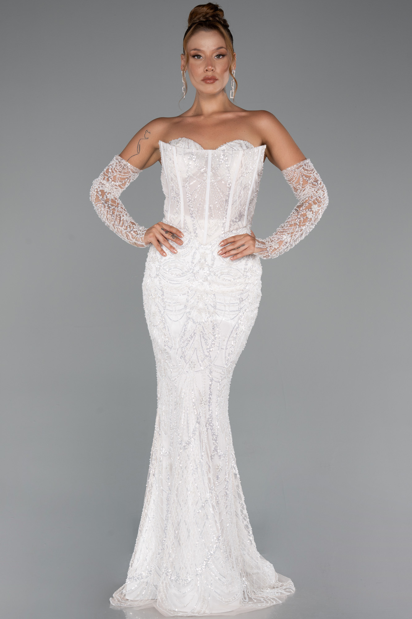 Krem Straplez Eldivenli Boncuklu Uzun Özel Tasarım Abiye ABU5293