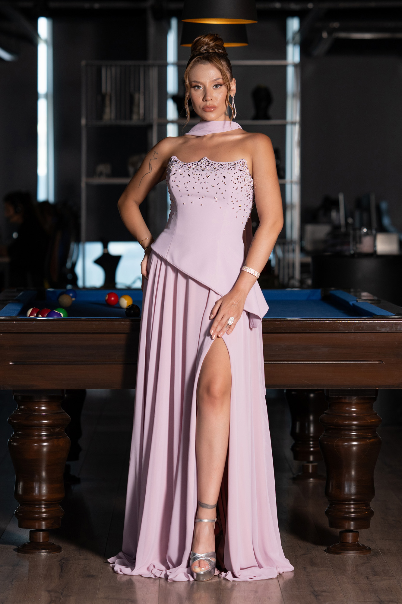 Pudra Taşlı Straplez Yırtmaçlı Şallı Uzun Şifon Abiye ABU5280