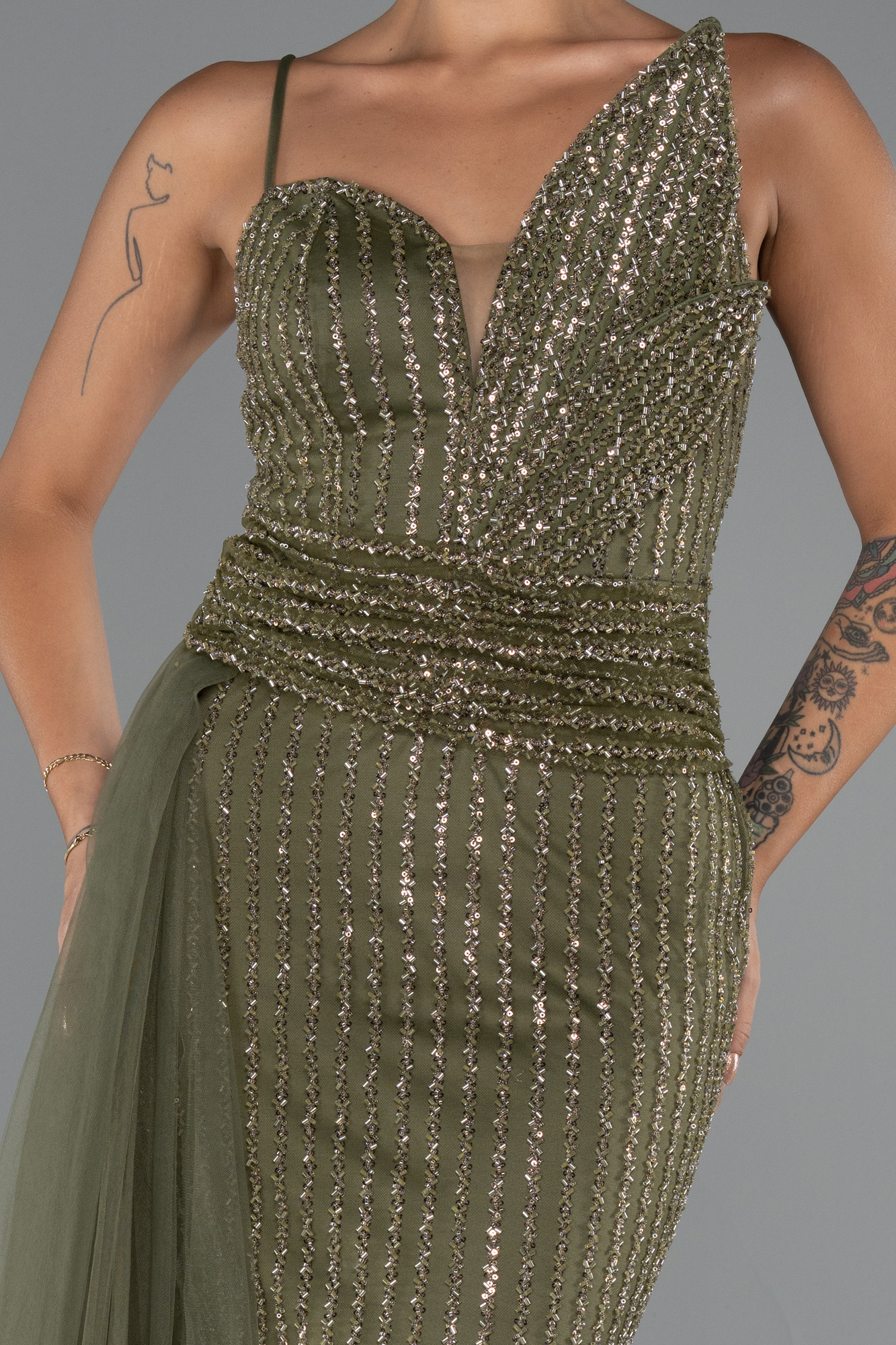 Haki Askılı Kuyruklu Uzun Boncuklu Özel Tasarım Abiye ABU5297 - Görsel 3