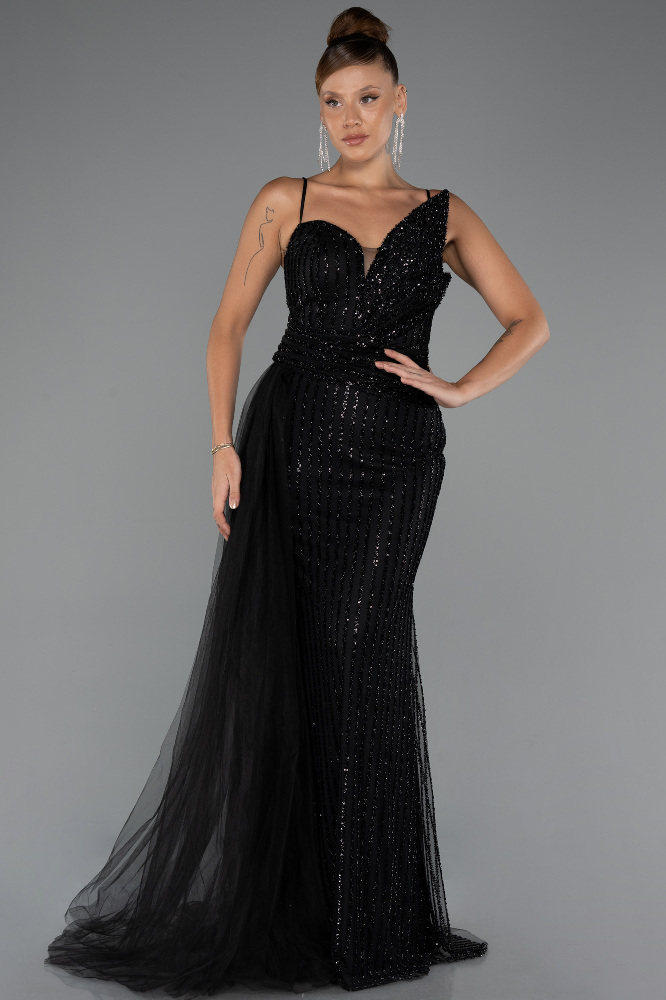 Siyah Askılı Kuyruklu Uzun Boncuklu Özel Tasarım Abiye ABU5297