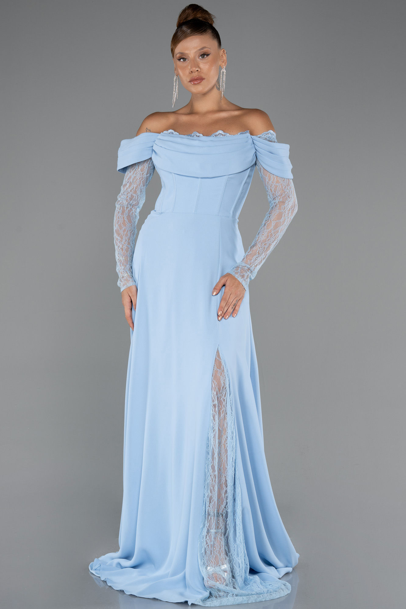 Buz Mavisi Dantelli Uzun Kol Kayık Yaka Balenli Abiye Elbise ABU5301