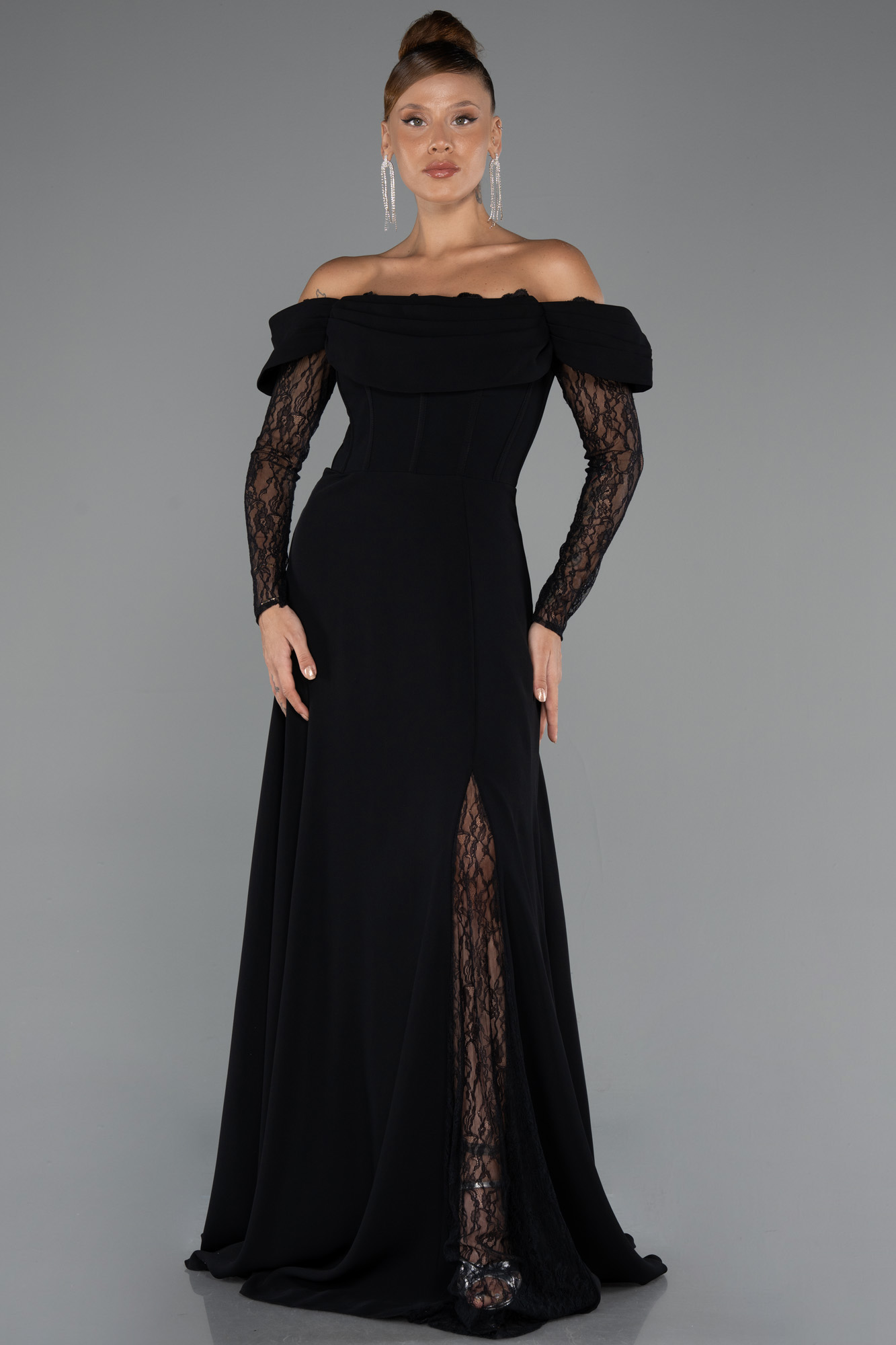 Siyah Dantelli Uzun Kol Kayık Yaka Balenli Abiye Elbise ABU5301