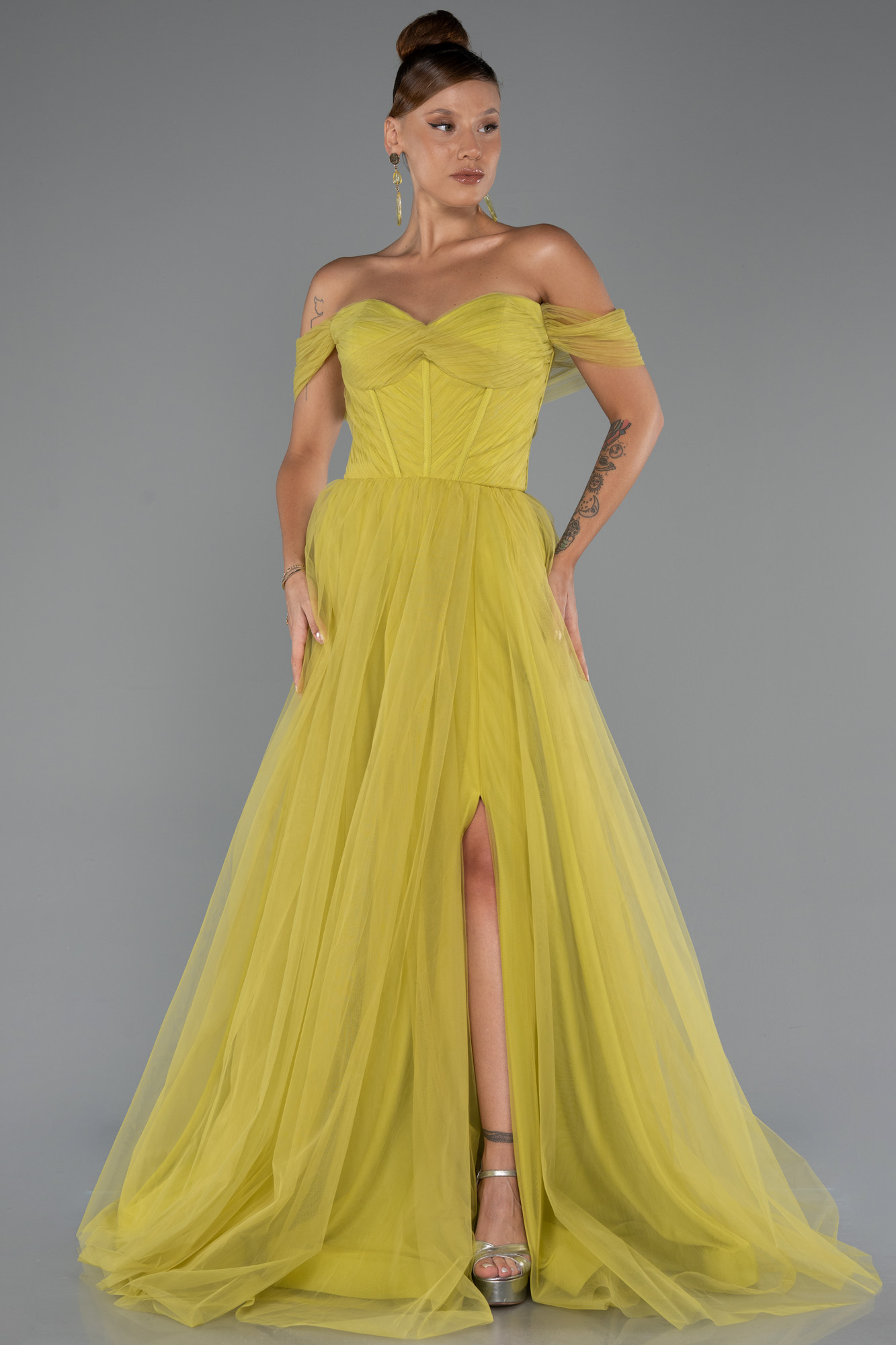 Fıstık Yeşili Kayık Yaka Bacak Dekolteli Uzun Abiye Elbise ABU5302