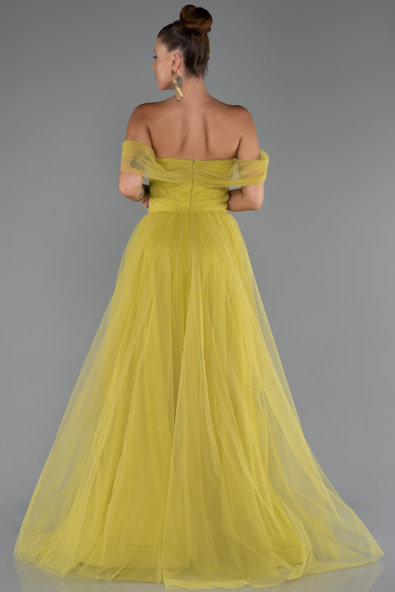 Fıstık Yeşili Kayık Yaka Bacak Dekolteli Uzun Abiye Elbise ABU5302 - Görsel 2