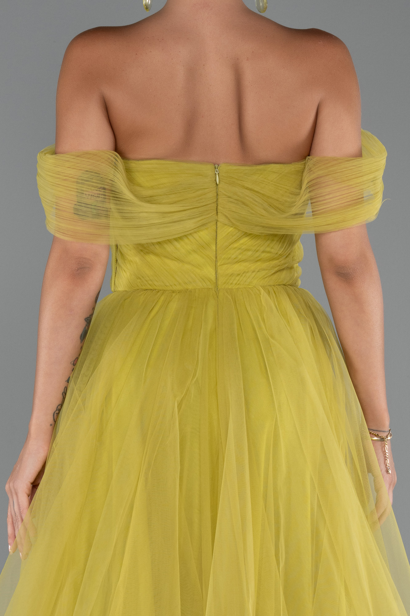 Fıstık Yeşili Kayık Yaka Bacak Dekolteli Uzun Abiye Elbise ABU5302 - Görsel 4