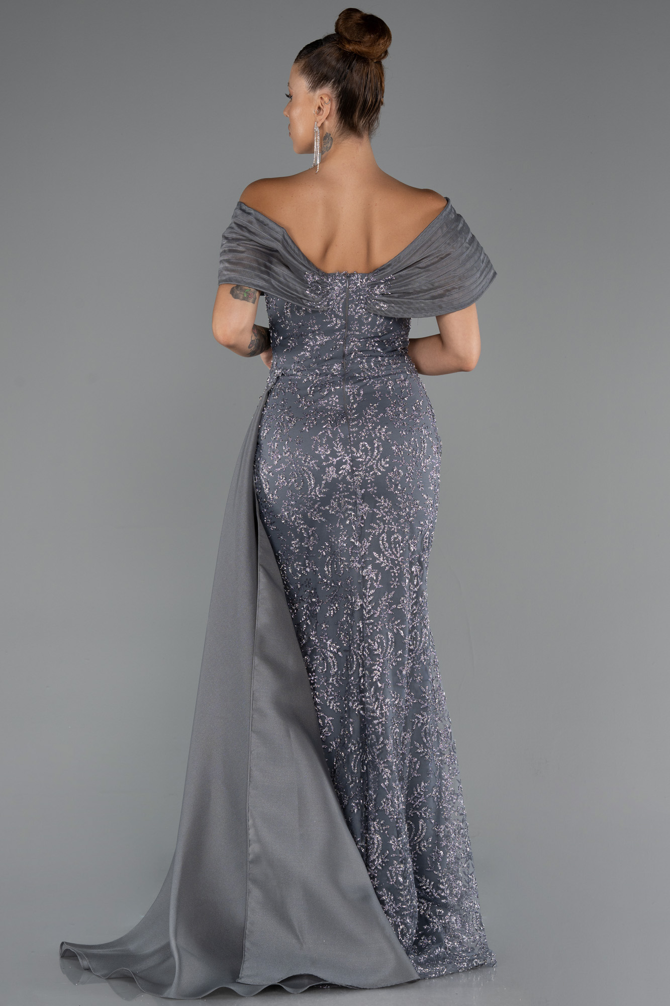 Antrasit Kayık Yaka Kuyruklu Uzun Simli Balık Abiye Elbise ABU5304 - Görsel 3