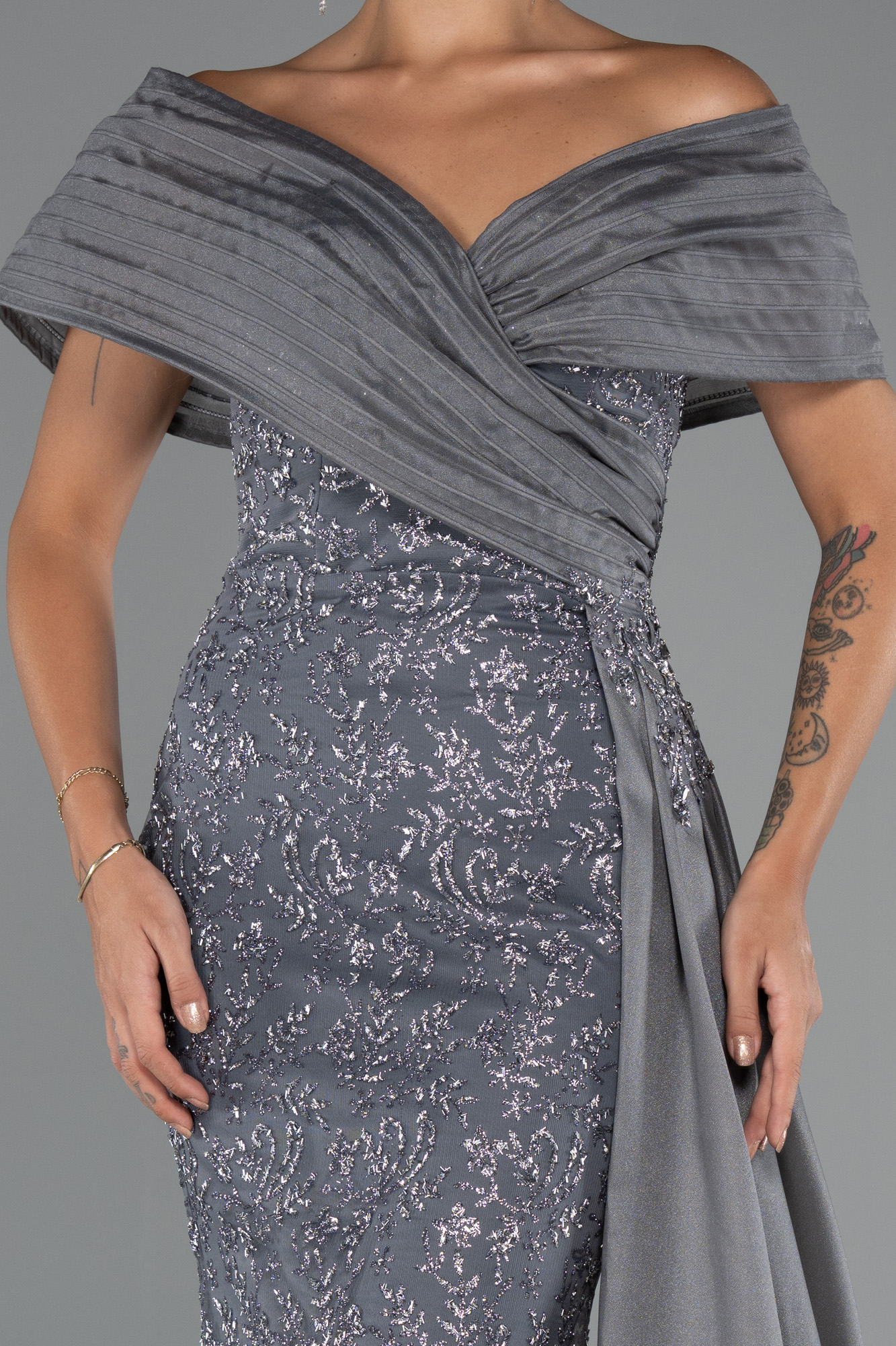 Antrasit Kayık Yaka Kuyruklu Uzun Simli Balık Abiye Elbise ABU5304 - Görsel 4