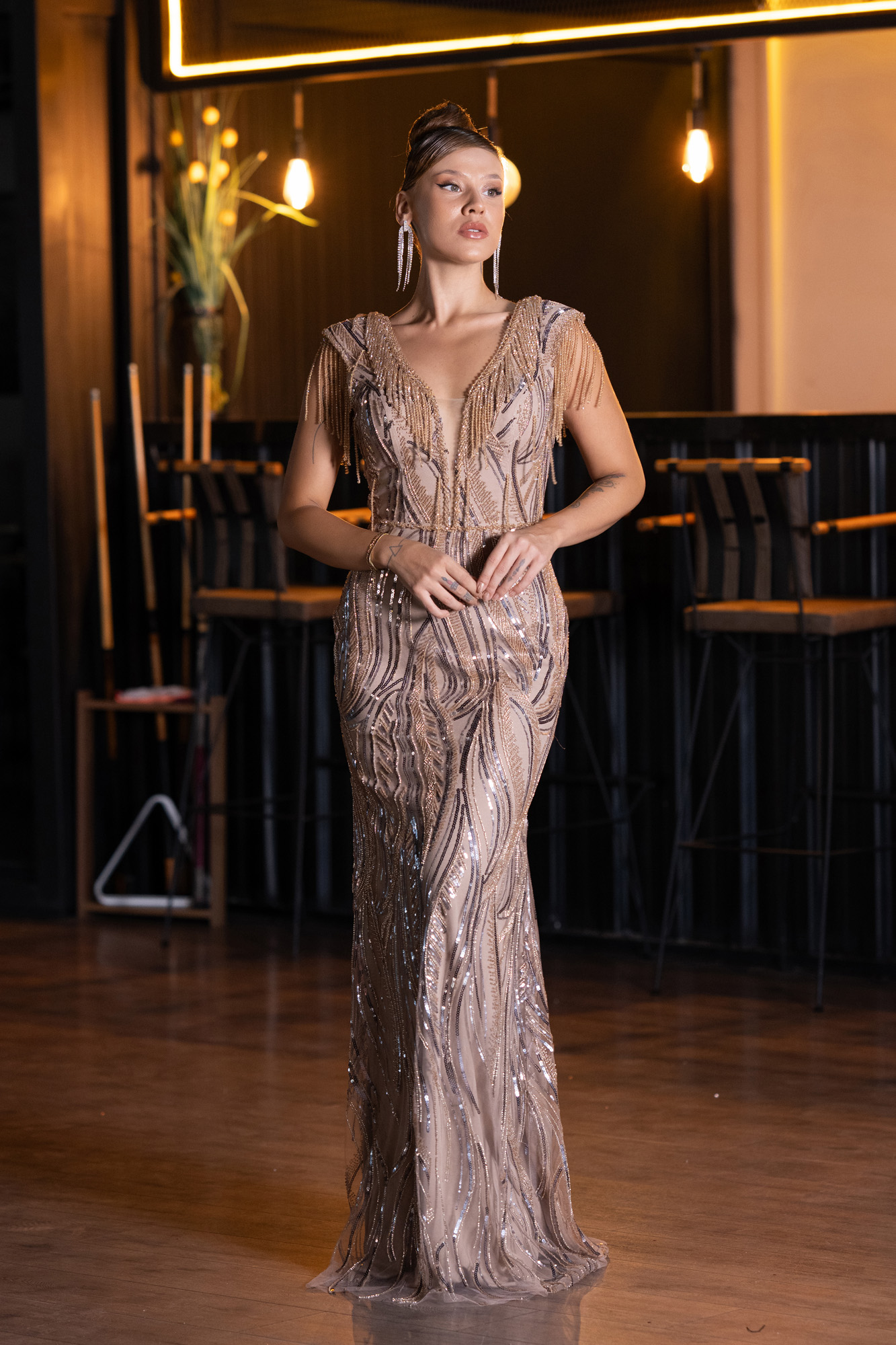 Gold Boncuk Detaylı V Yaka Uzun Pullu Özel Tasarım Abiye ABU5312